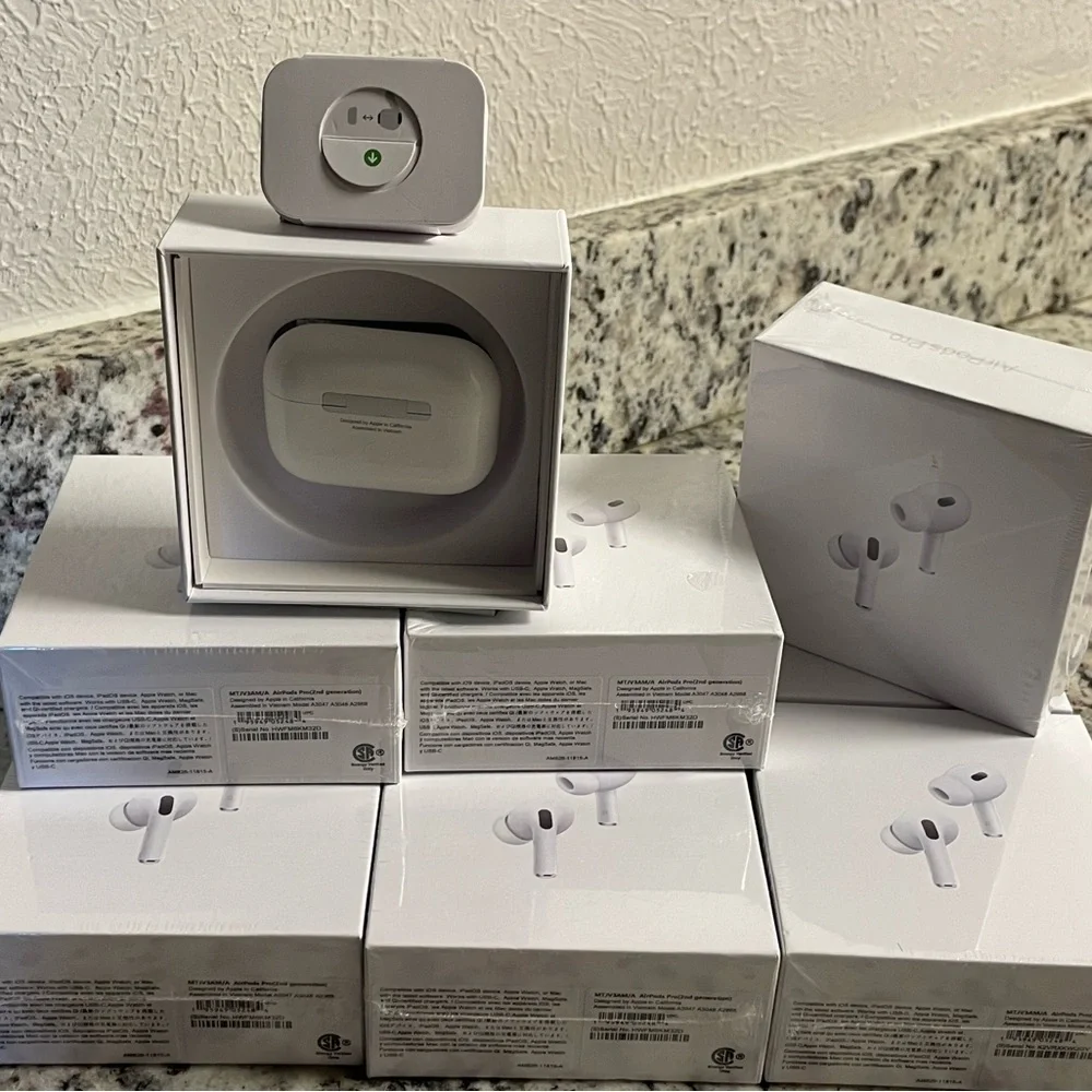 Apple AirPods Pro - Sleek White Design